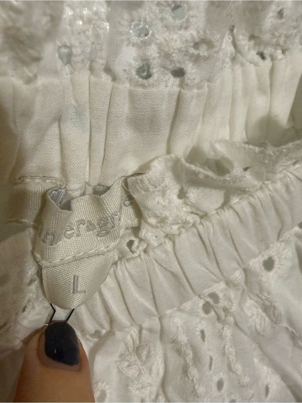 White Eyelet Flutter Sleeve women’s top - NWT - Picture 3 of 4